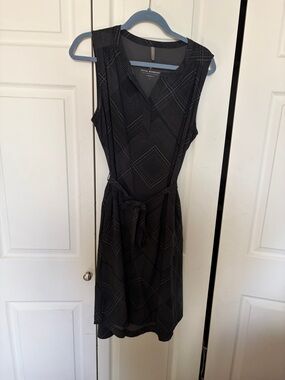 Royal Robbins Black Sleeveless V-Neck Tie-Waist Midi Dress
